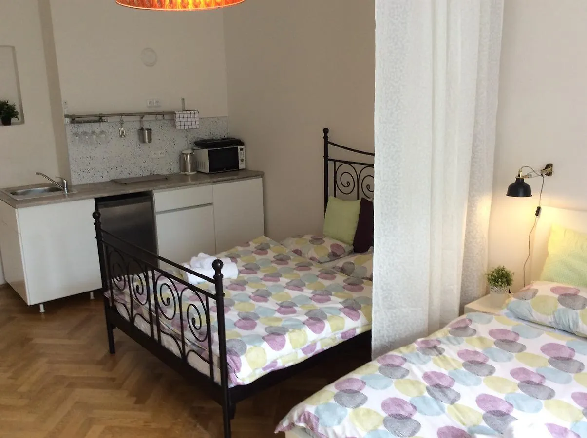 Prague Studios Andel 0*,